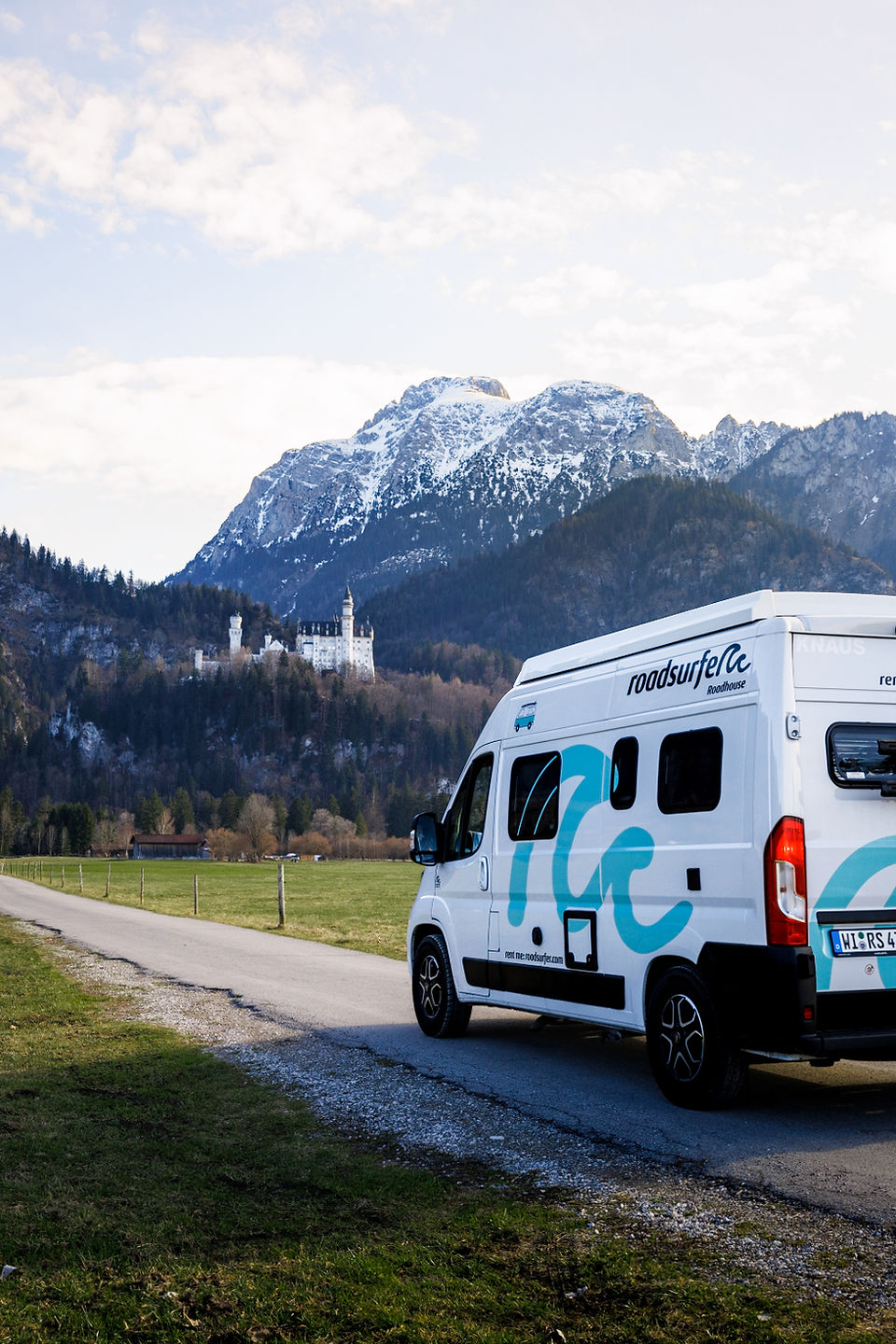 Van Roadsurfer devant le château de Neuschwanstein