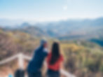 Couple devant les montagnes mexicaines