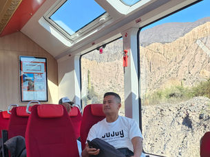 La OMPT recorre la Quebrada de Humahuaca en el Tren Solar y celebra el periodismo turístico en Maimará