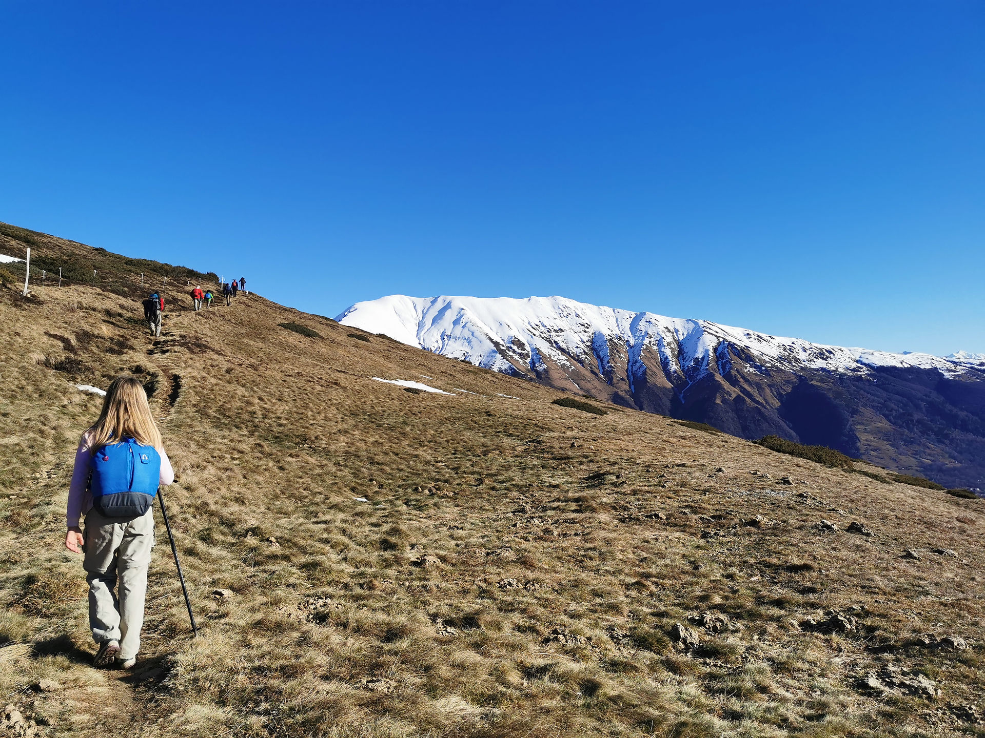 La traccia che conduce in cima