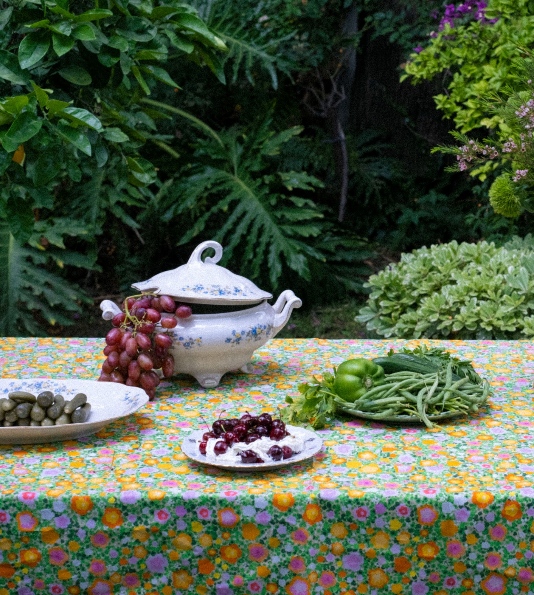Violets Fiesta Tablecloth Medium