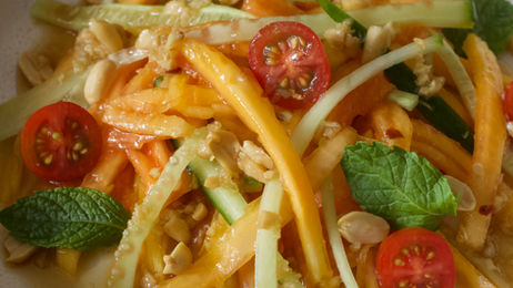 ENSALADA DE PAPAYA CON VINAGRETA DE PANELA⁣