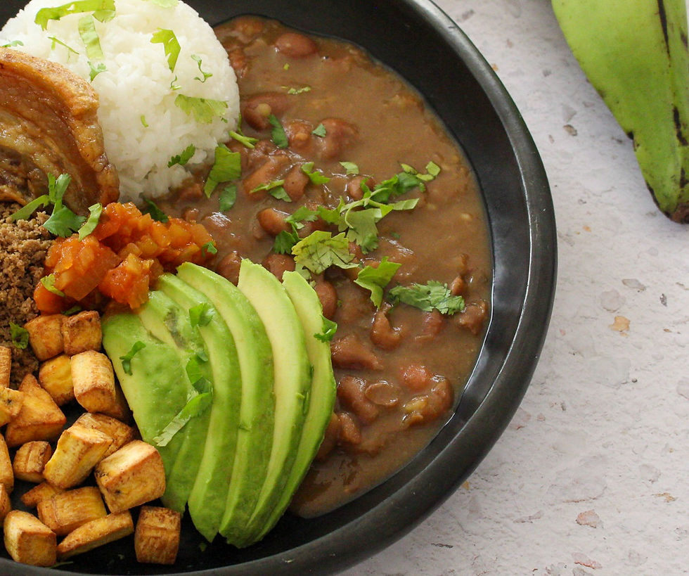 Frijoles colombianos con aguacate