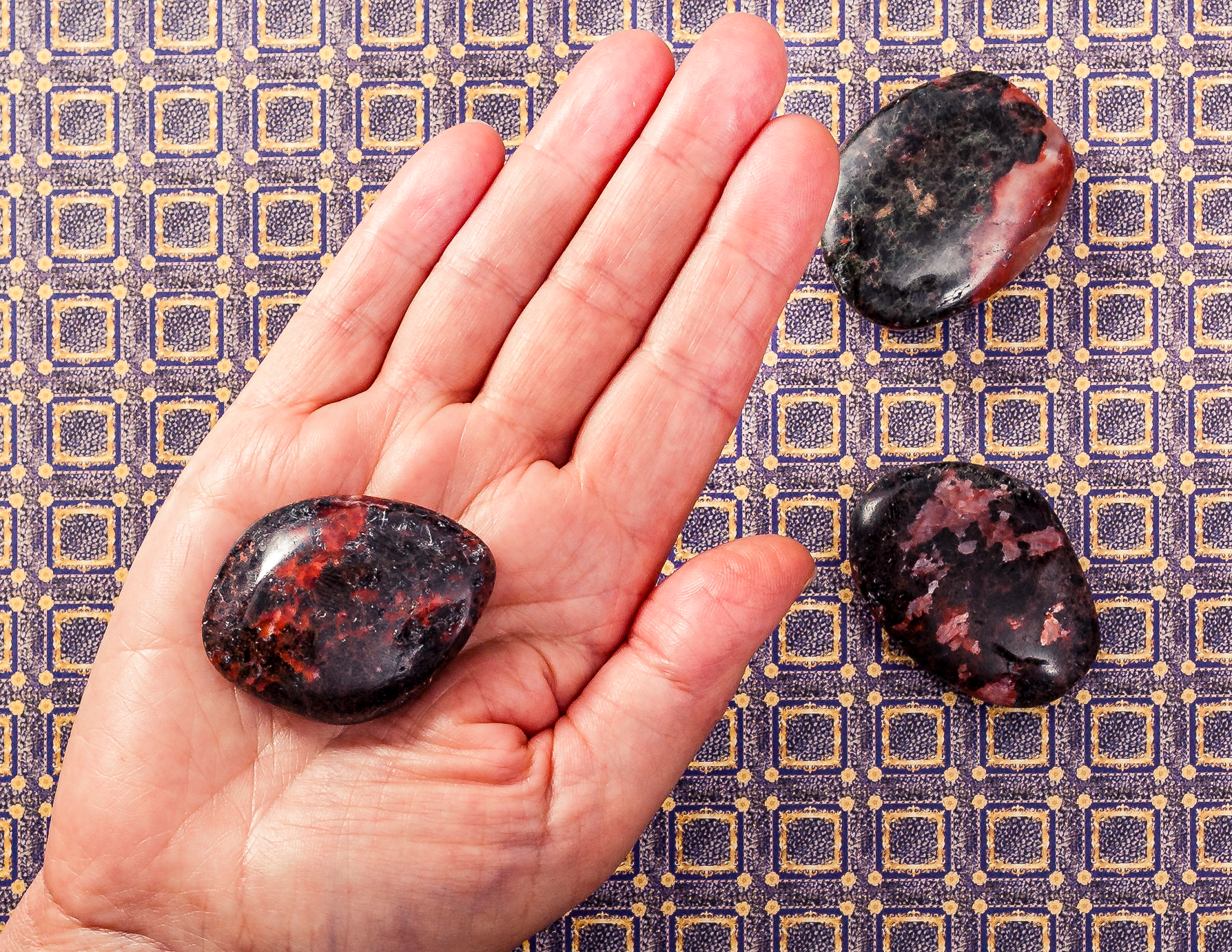 ANFIBOLITE ROSSA BURATTATA MEDIA