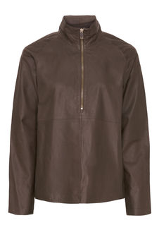 Polo læderskjorte i en lækker og behagelig kvalitet af 100% lammeskind. 