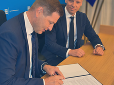 Helsing co-CEO and Estonian defence minister sign agreement to boost defence AI development