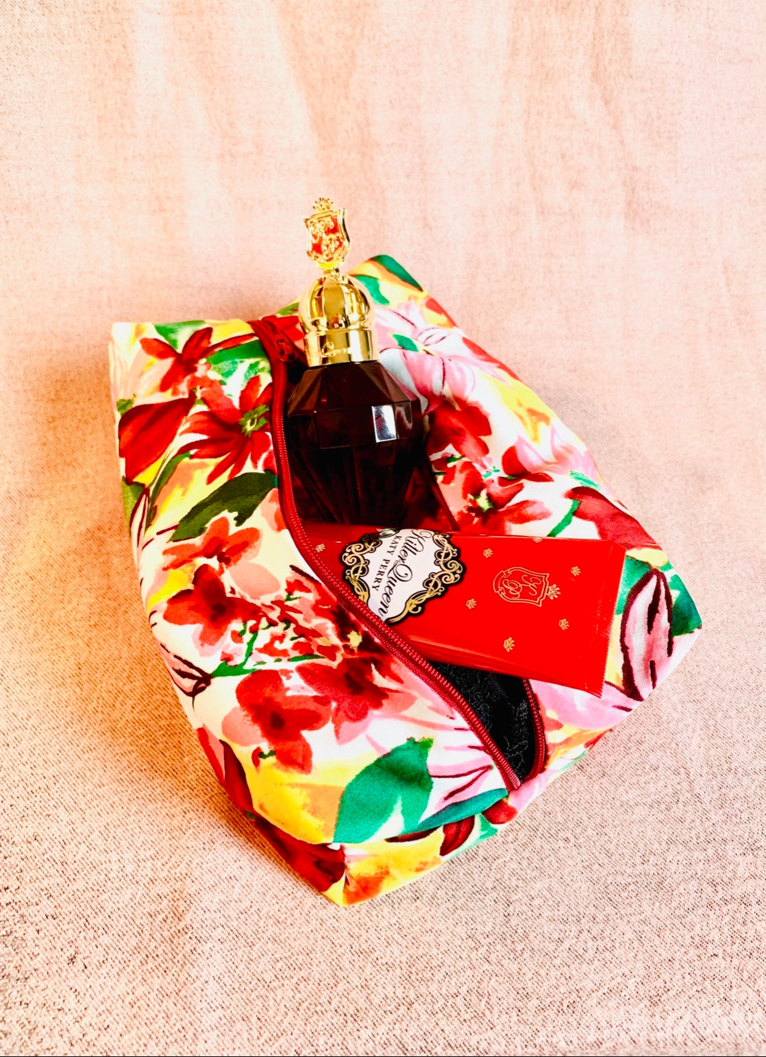 Square shaped zipper toiletry bag