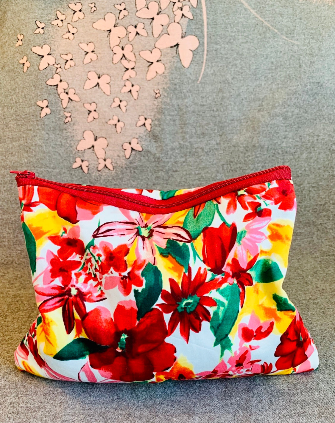 Firm Medium sized make up bag