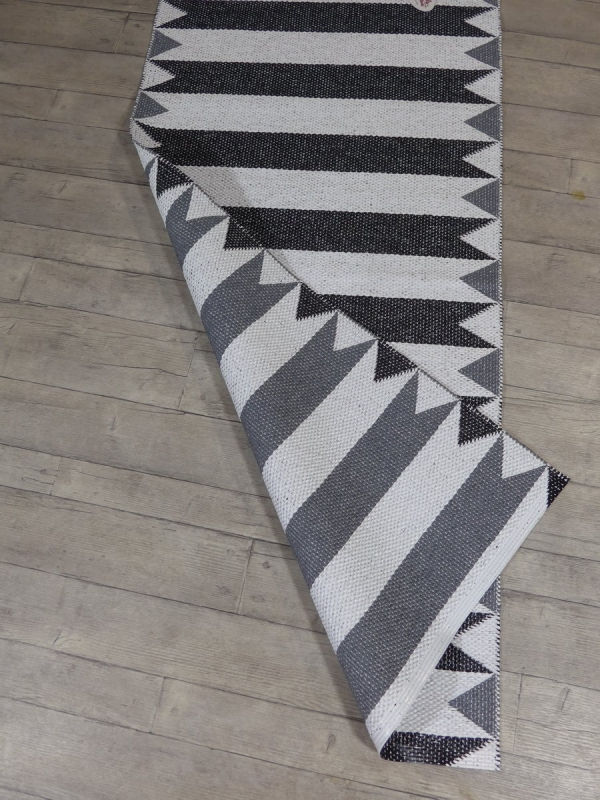 Miniatura: Peak Black