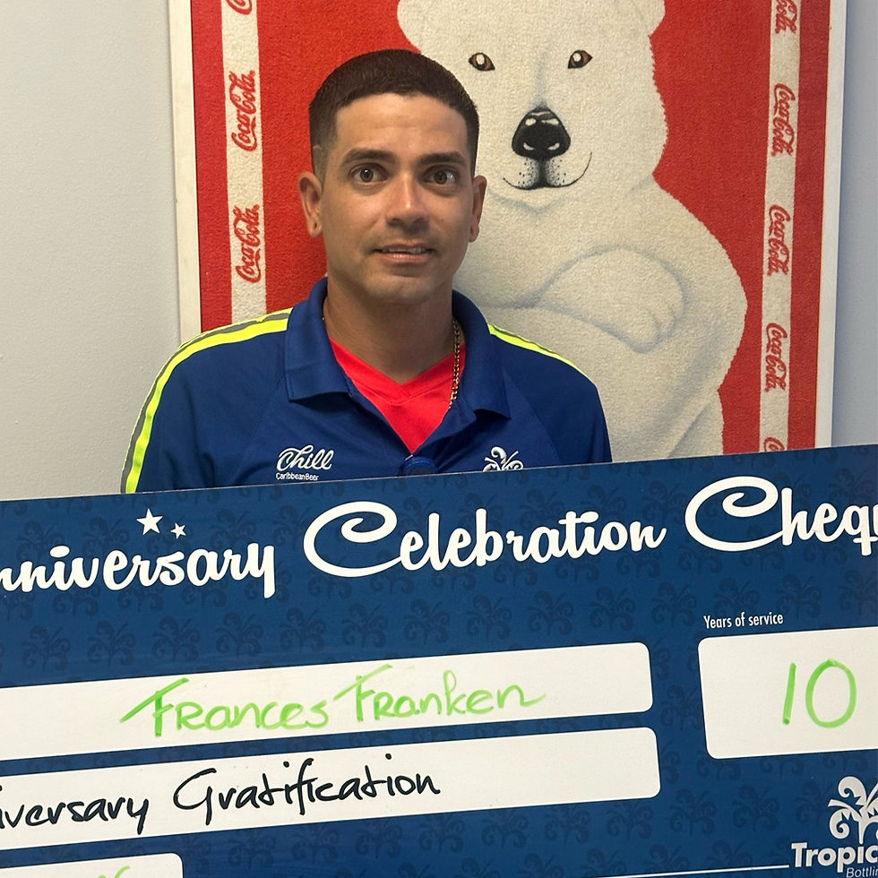 Frances, masha pabien cu bo 10 añanan di servicio!