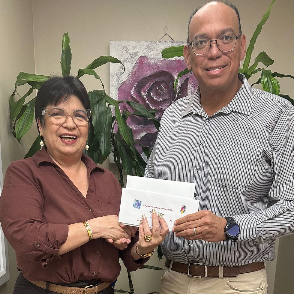 Jeanine, masha pabien cu bo 20 añanan di servicio!