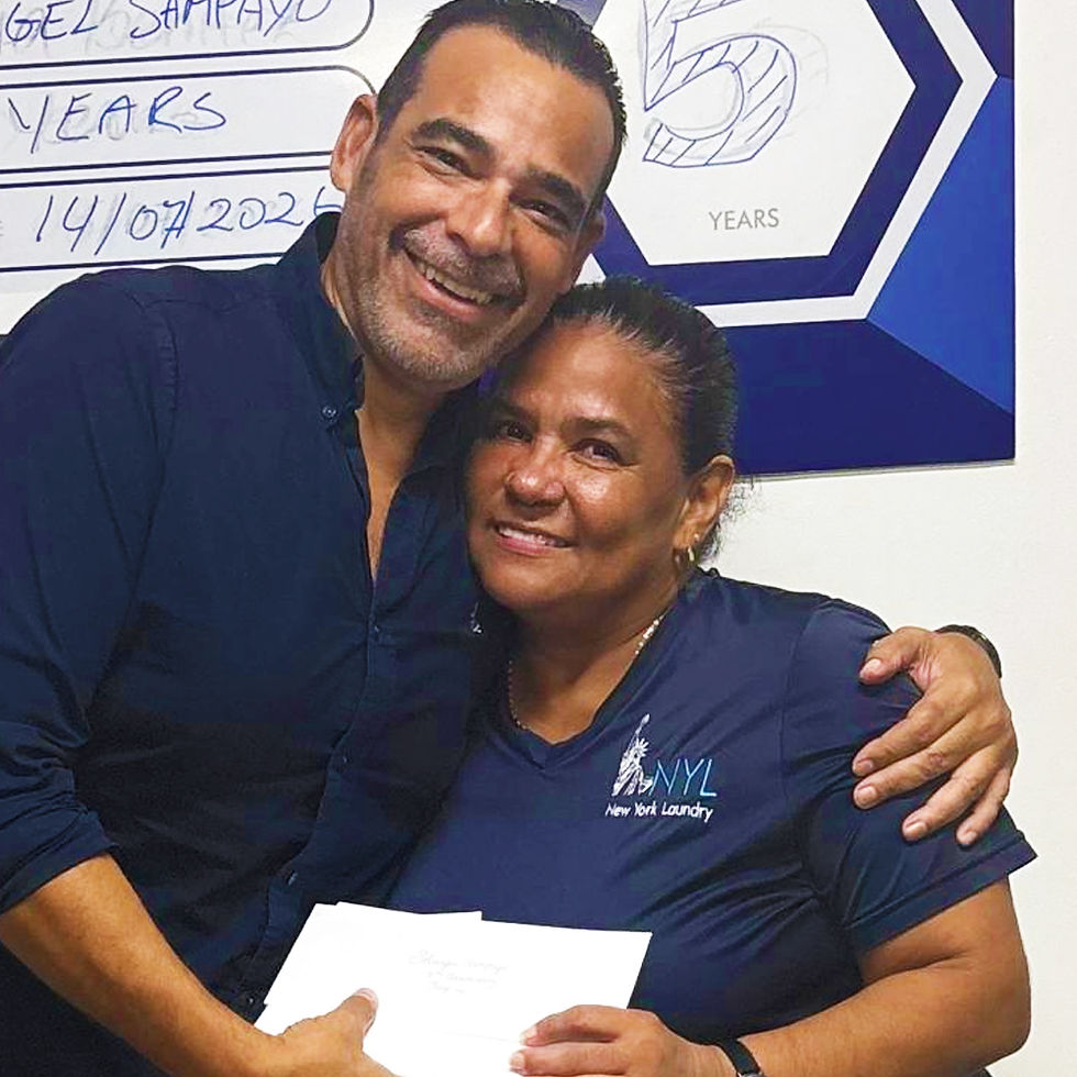 Solangel, masha pabien cu bo 5 añanan di servicio!