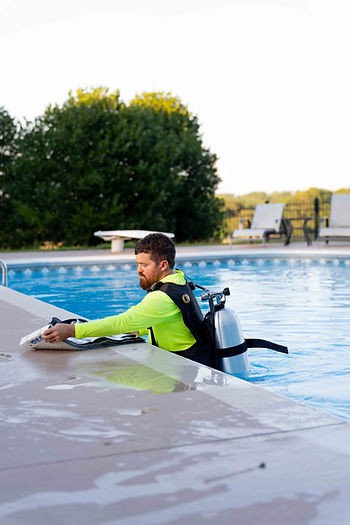 Professional pool leak technician