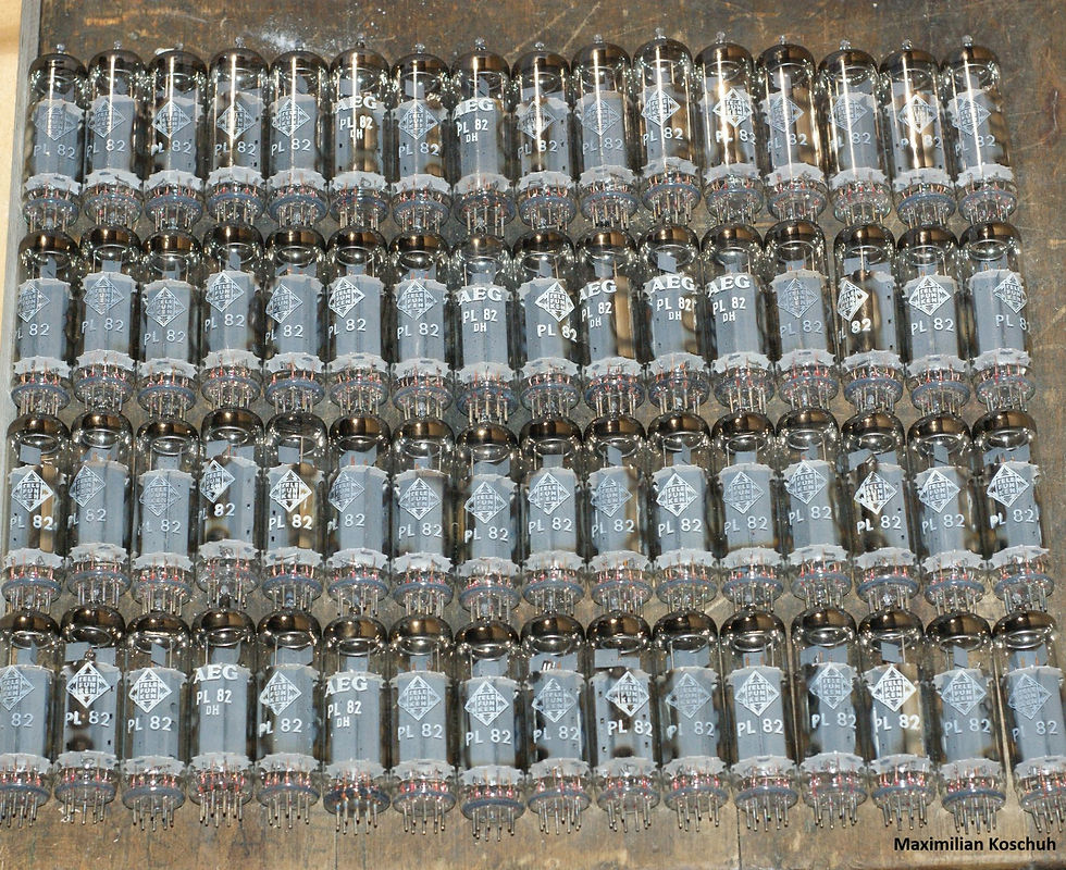 Miniaturbild: TUNGSRAM PL82 Röhre Electron Tube (labeled AEG/Telefunken)