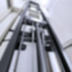 Goederenlift ingebouwd in schacht