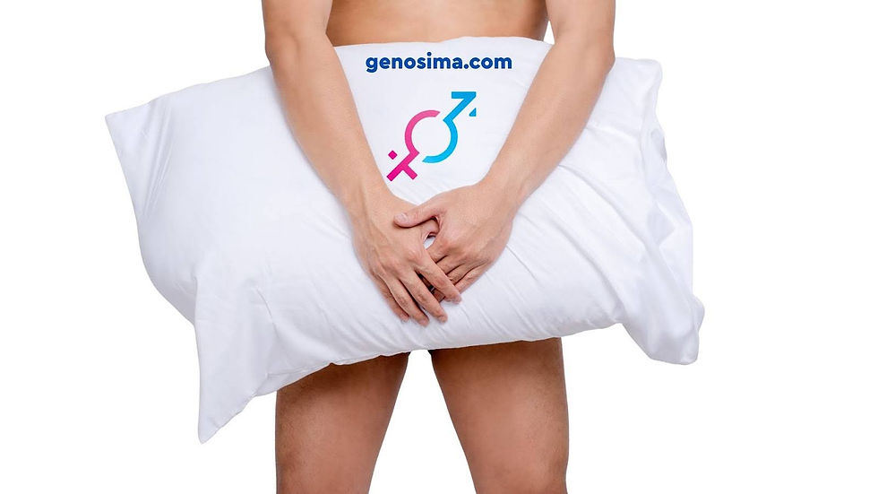 Άνδρας κρατά μαξιλάρι μπροστά από το σώμα, διακριτική εικόνα ανδρικής υγείας