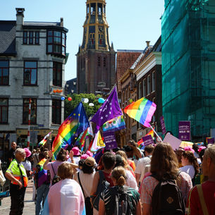 Pride Walk door centrum stad Groningen van Ossenmarkt naar Grote Markt 12.00