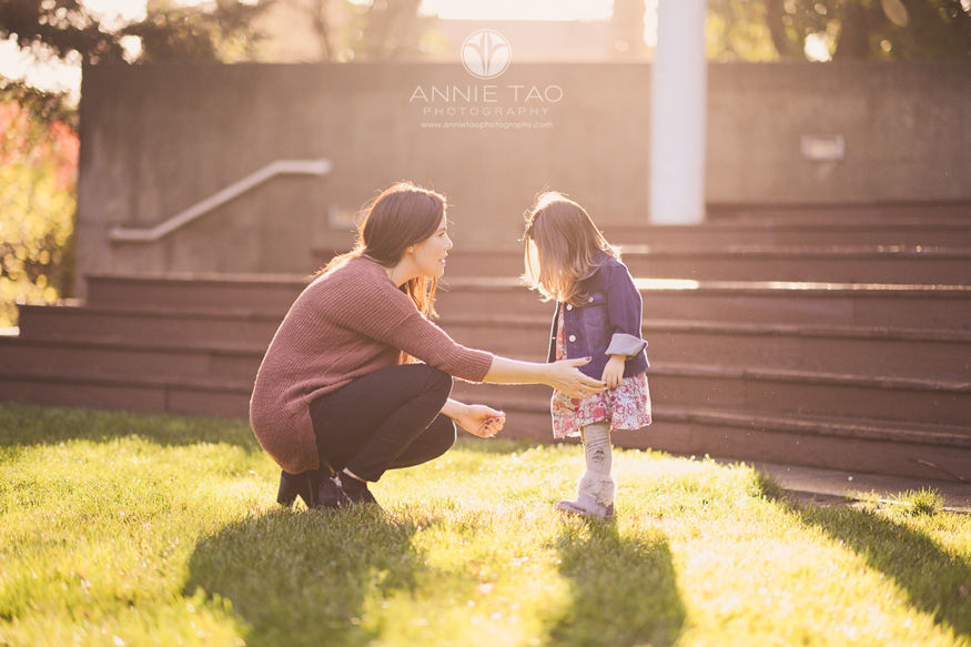 bay-area-lifestyle-family-photography-mother-talking-with-young-daughter-in-golden-sunlight