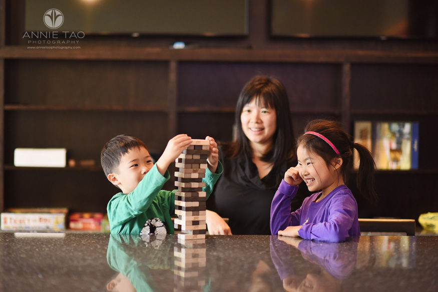 San-Francisco-Bay-Area-lifestyle-family-photography-children-playing-game-while-mother-watches