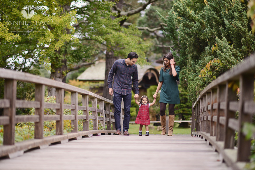 San-Francisco-lifestyle-family-photography-family-crossing-bridge-in-Japanese-garden