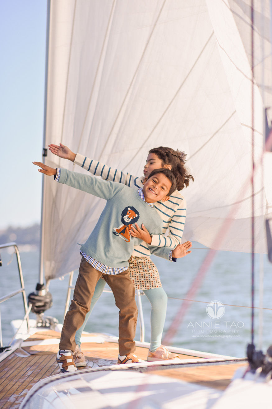San-Francisco-lifestyle-children-photography-young-siblings-playing-on-sailboat-in-bay-HORIZ