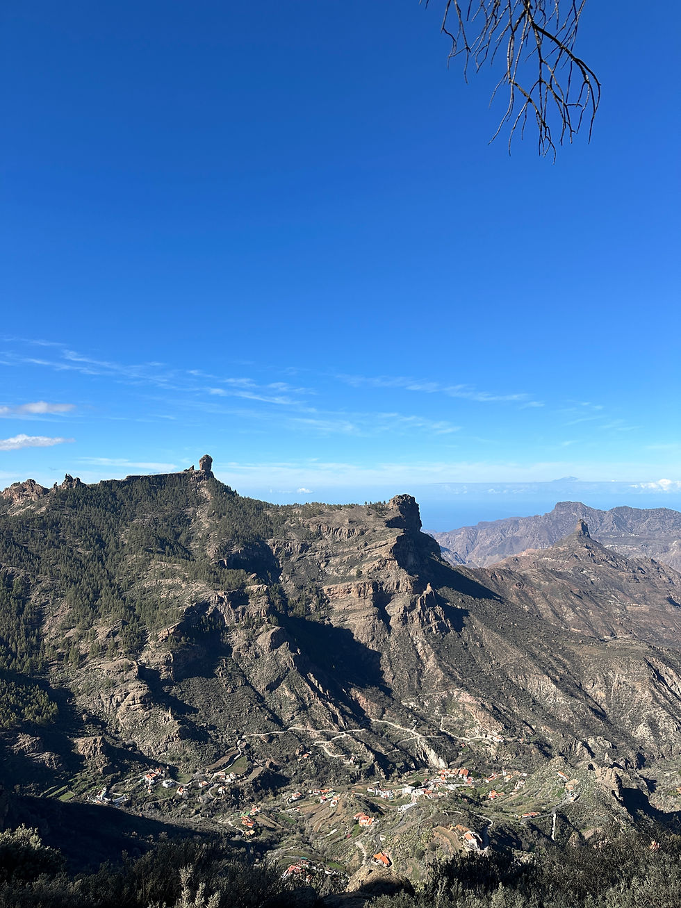 Der Pico de las Nieves, der höchste Gipfel von Gran Canaria, bietet atemberaubende Ausblicke auf die Insel und ist ein Highlight für Wanderer und Naturbegeisterte.