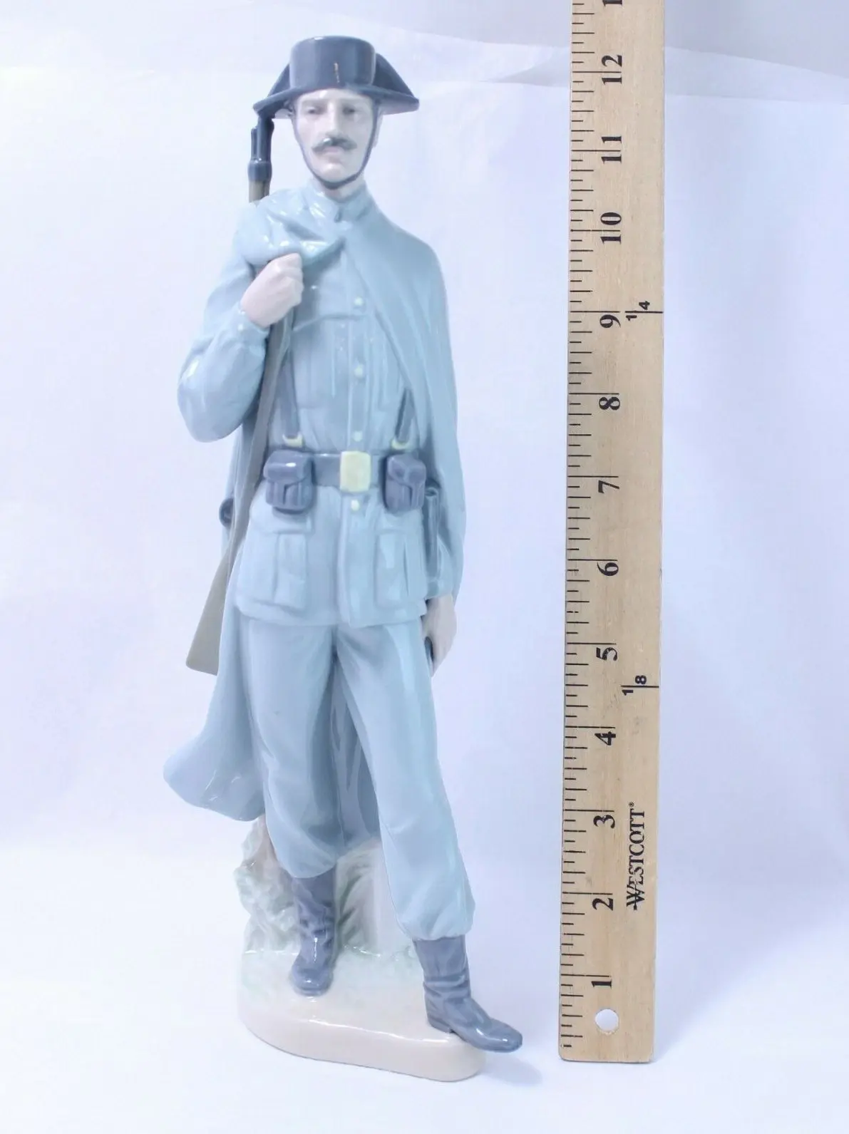 Lladro #4889 Spanish Policeman Km25
