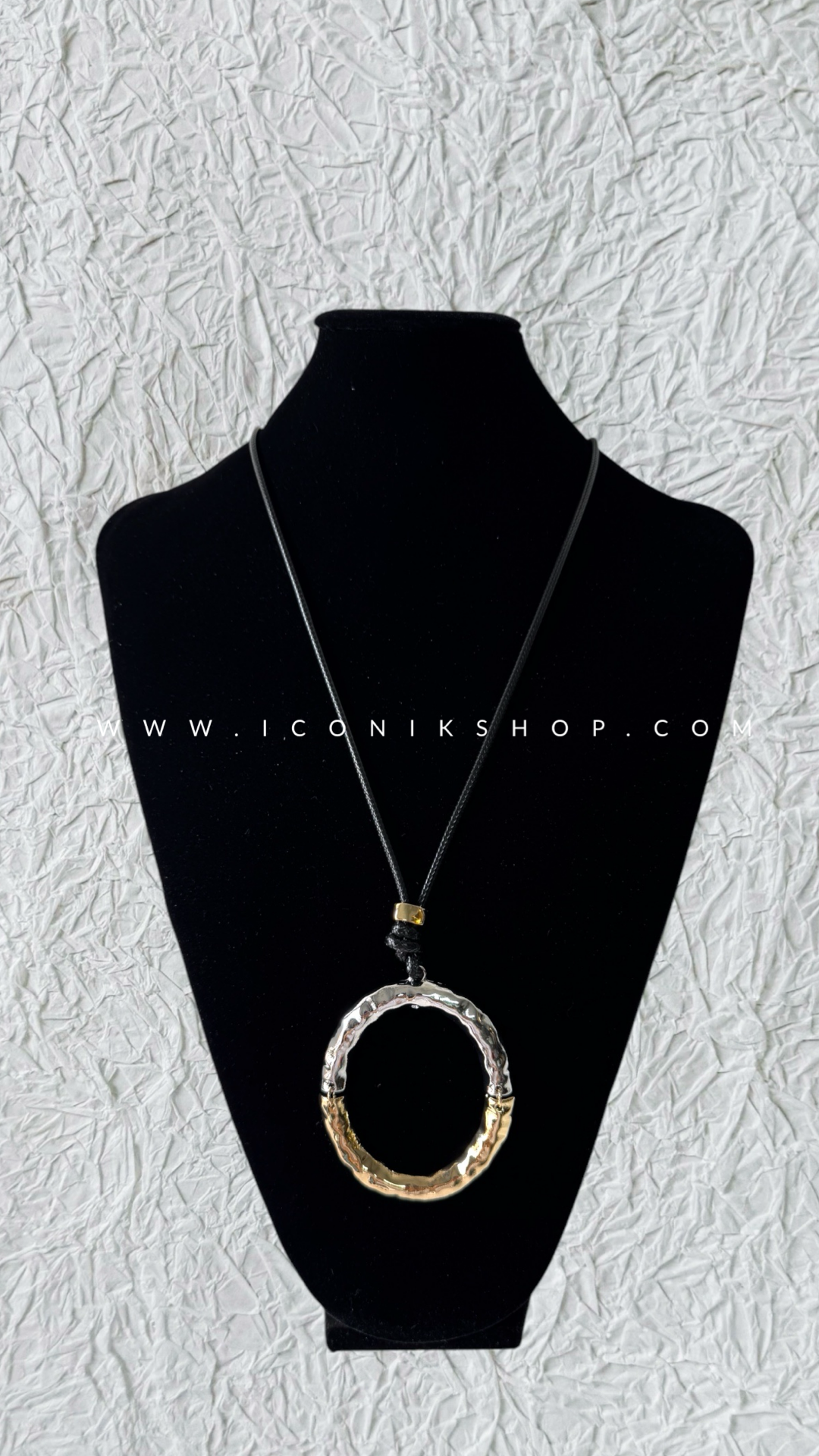 COLLAR MEDALLÓN OVAL TEXTURADO