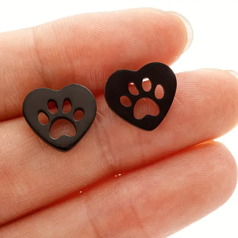 Thumbnail: Kiki Paw Heart Earrings