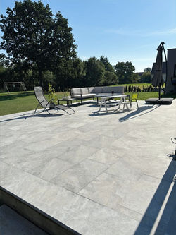 Terrasse aus Naturstein