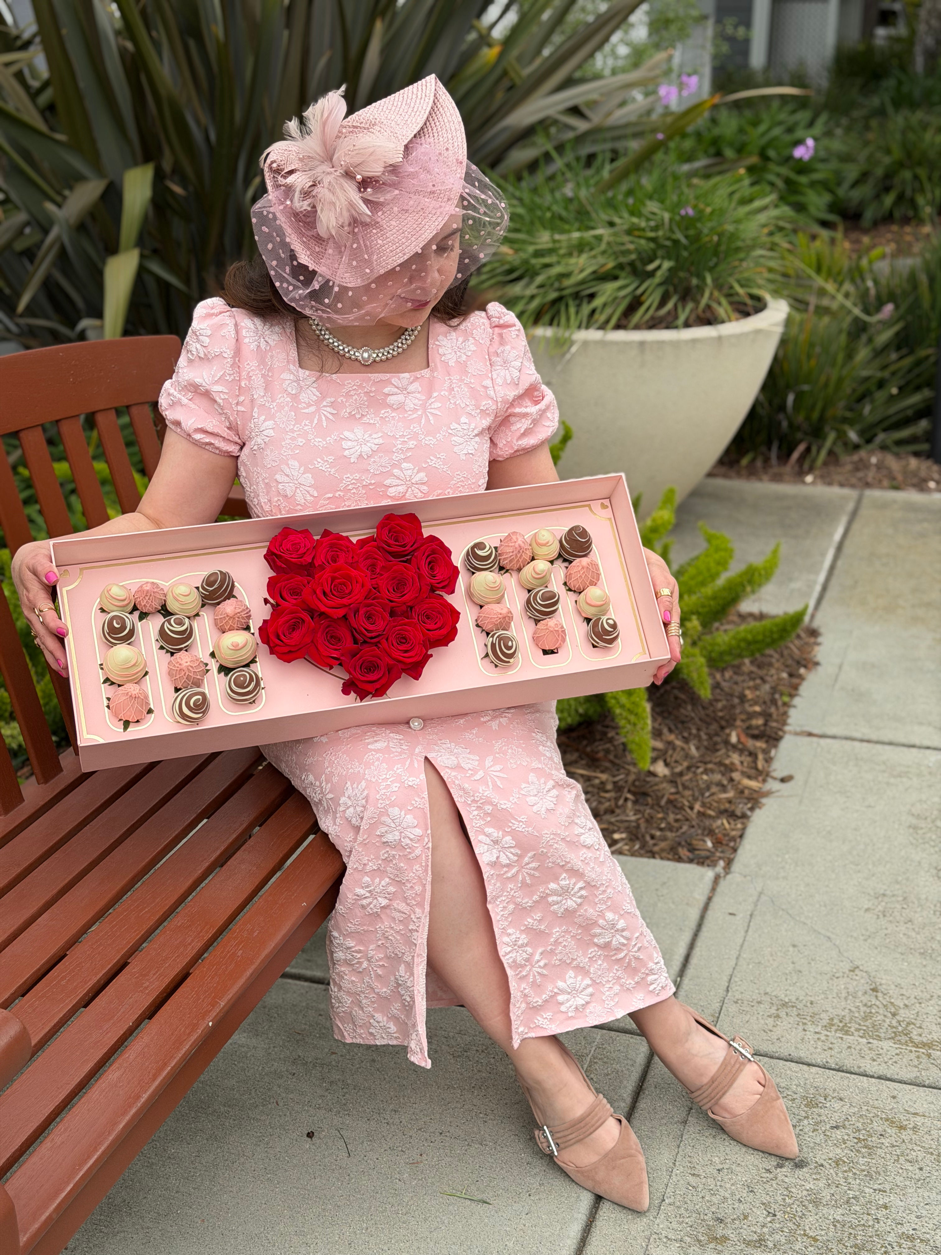 Luxury MOM Chocolate Strawberry & Rose Box