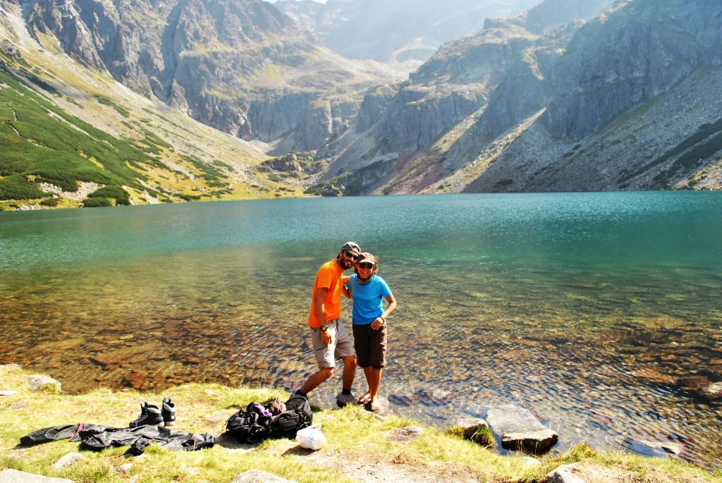 persone lago di montagna zakopane polonia