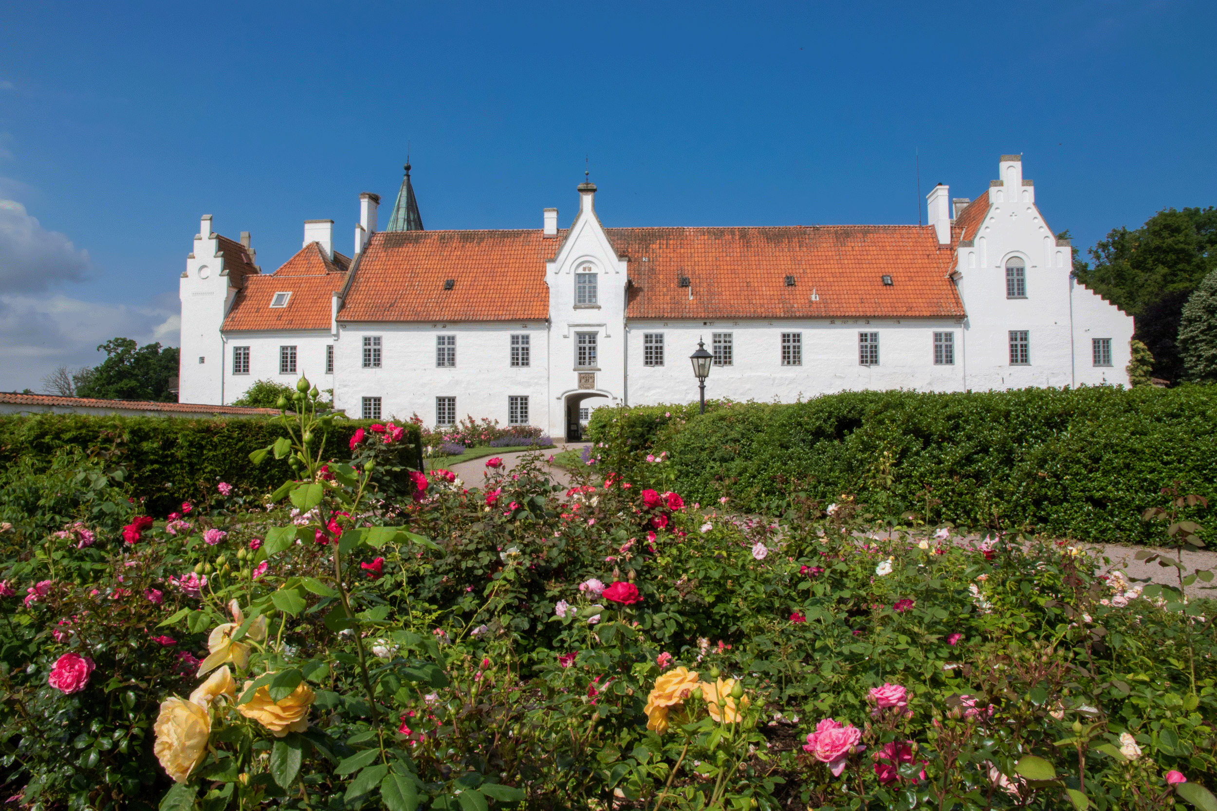 Bosjökloster_trädgård.gif