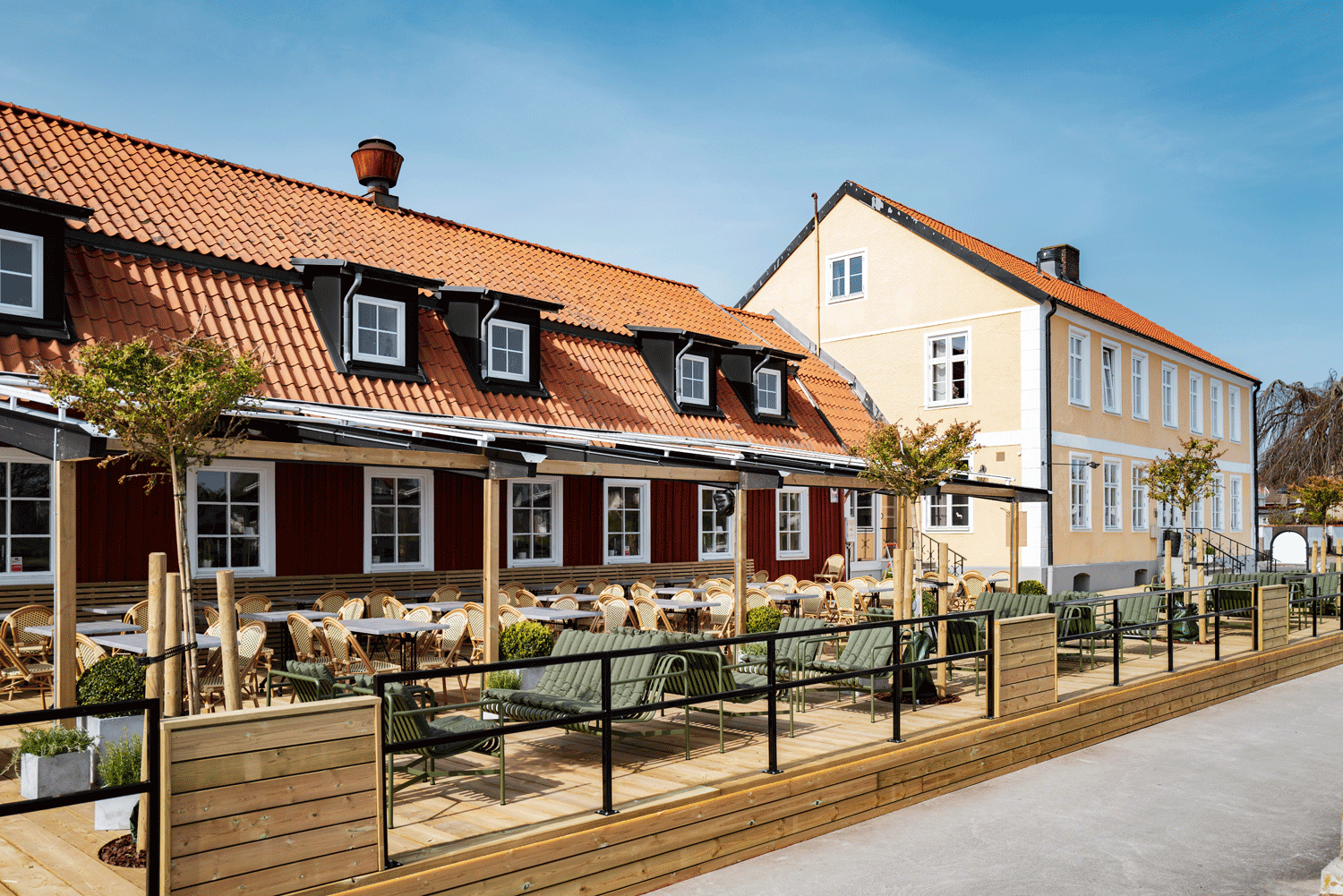 Åhus-Gästis_uteservering.gif