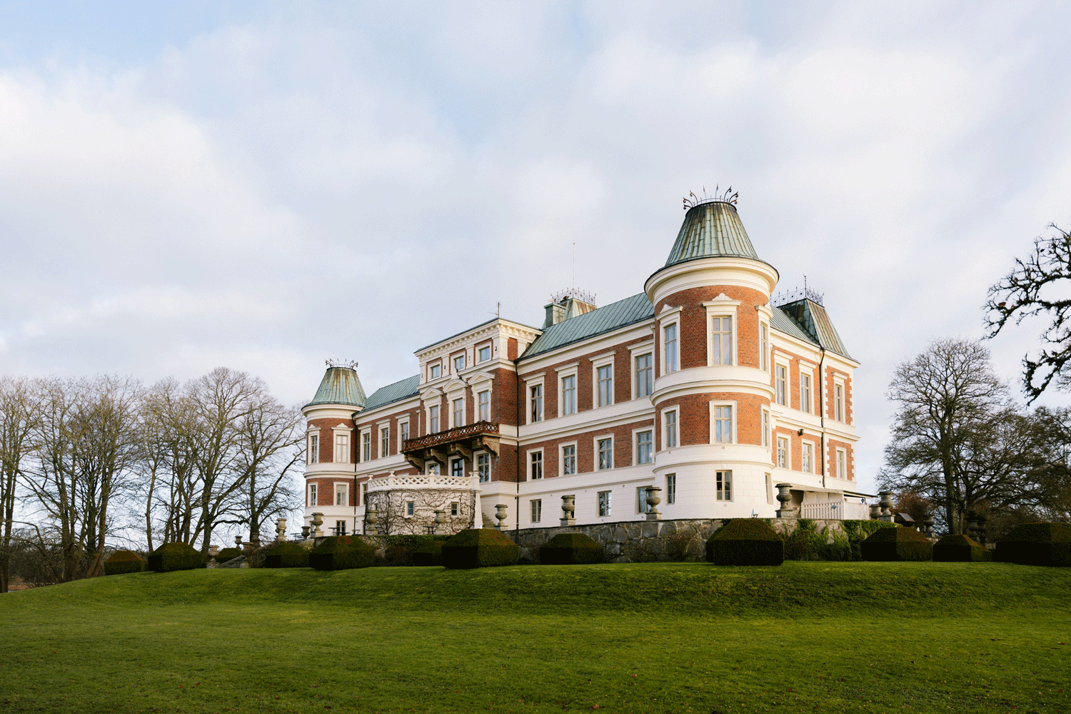 Häckeberga-Slott_ute.gif