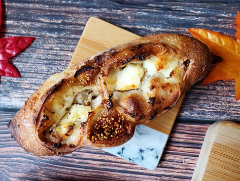 Fig and cheese bun from Boulangerie Le Ciel, Osaka, Japan