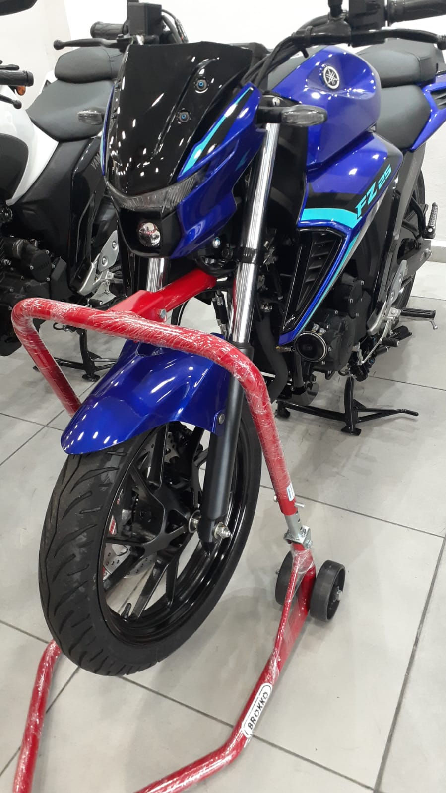 Miniatura: Caballete Moto Delantero Superior para Yamaha FZ25 + Perno