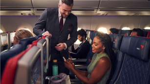 APLICA AHORA PARA CONVERTIRTE EN ASISTENTE DE VUELO DE DELTA