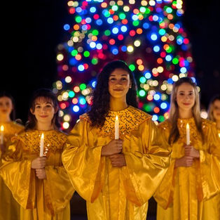 ESTE 2025, THE CANDLELIGHT PROCESSIONAL REGRESA A EPCOT CON UN ELENCO LLENO DE CELEBRIDADES