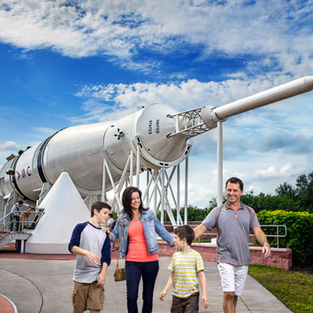 VUELVE A SER UN NIÑO EN EL KENNEDY SPACE CENTER VISITOR COMPLEX CON LA OFERTA "ADULTO A PRECIO DE NIÑO"