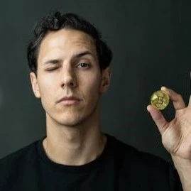 AJ Marketing - 17 Best Crypto Influencers to Follow in 2023 - 9 Sheldon Evans