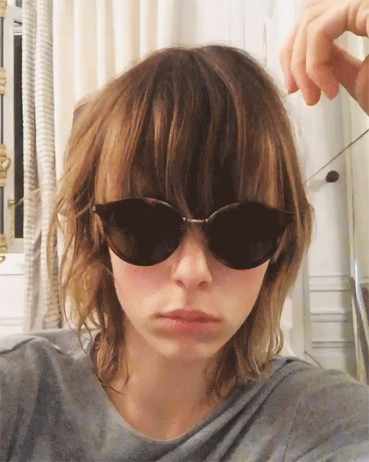 edie-campbell-bangs-embed.gif