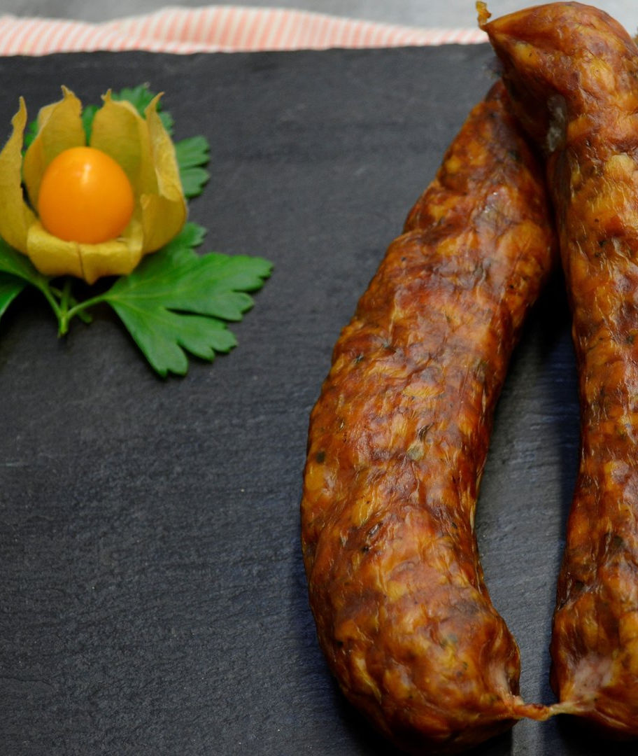 Zartes Räucherlendchen am Stück mit Physalis-Garnitur
