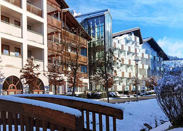 kurhotel-winter-2022-hotel-im-schnee.jpg