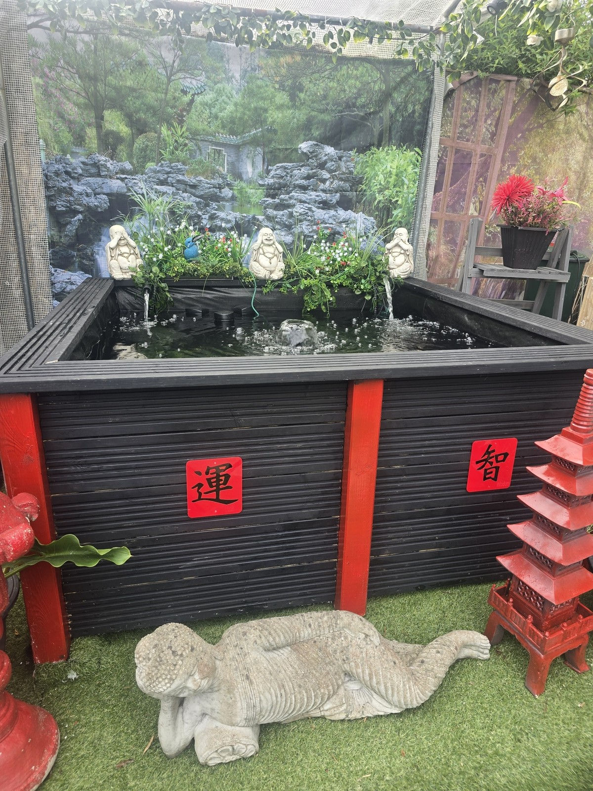 Large Square Pond with Seat Top 150x150x66h cm