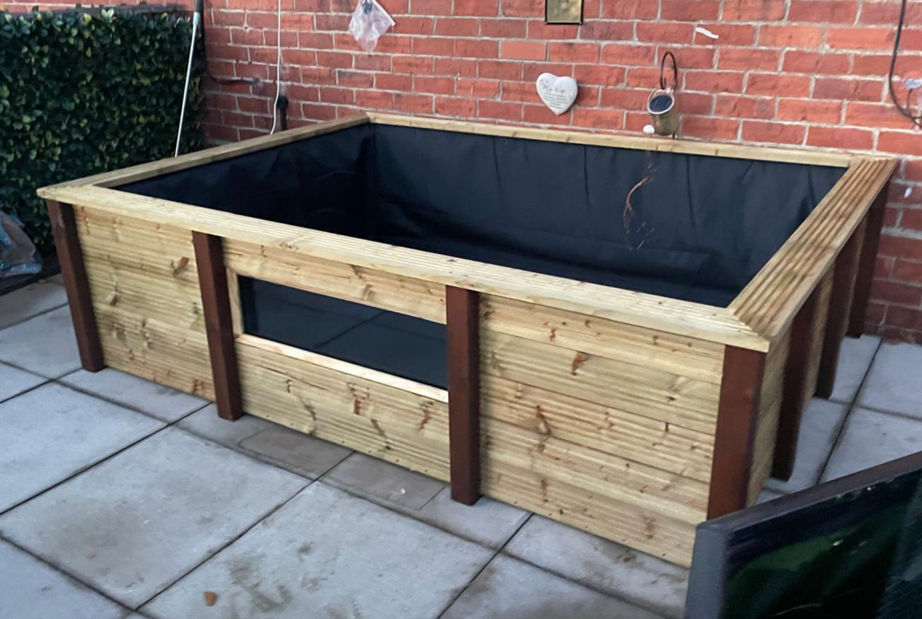 XLFreestanding Pond with Viewing Window 235x175x66h cm