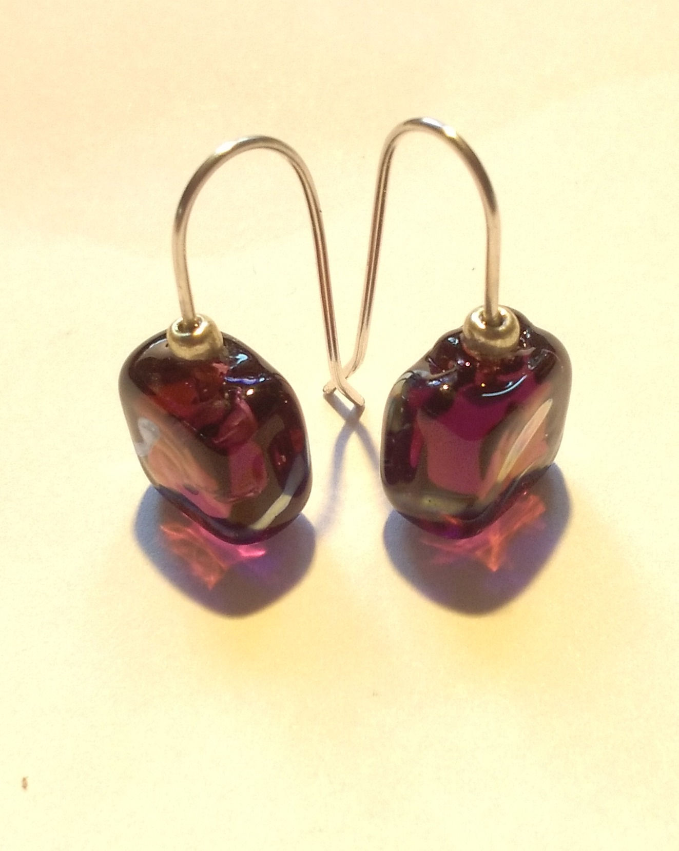 Short silver and glass earrings