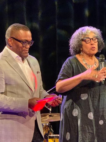 Mervil et Directrice.jpg