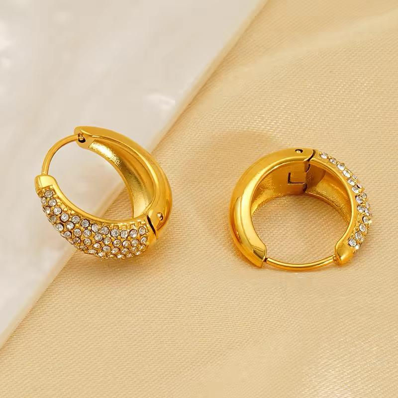 Waterproof Jewellery: Why It’s the Only Type You’ll Ever Need