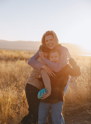 Family portrait taken at Sunset Hill in Littleton Colorado by photographer Jenna Loeva Photography
